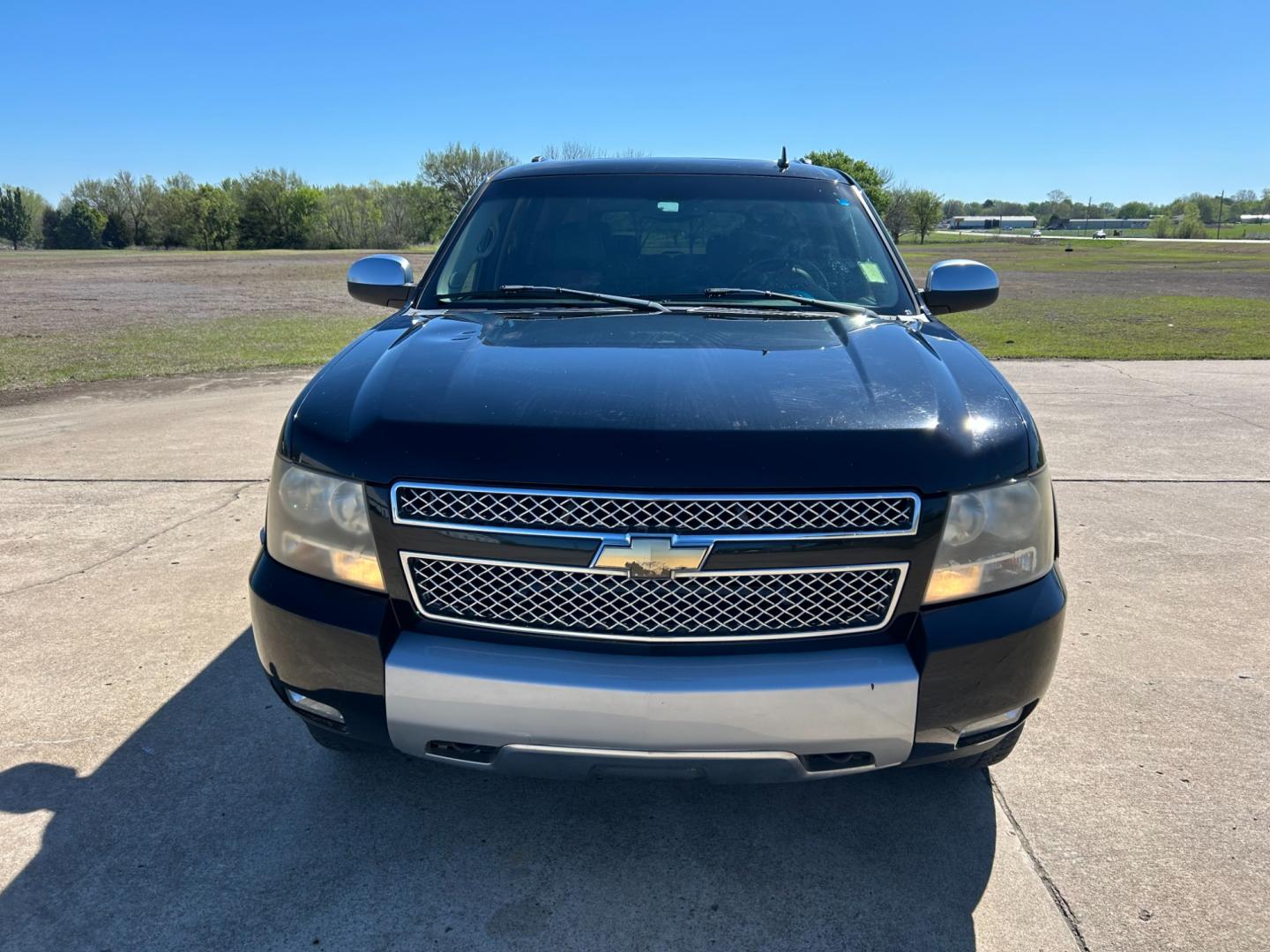 2007 BLACK /BLACK Chevrolet Suburban LS 1500 4WD (3GNFK16377G) with an 5.3L V8 OHV 16V FFV engine, 4-Speed Automatic Overdrive transmission, located at 17760 Hwy 62, Morris, OK, 74445, (918) 733-4887, 35.609104, -95.877060 - 2007 CHEVROLET SUBURBAN HAS 5.3L V8 ENGINE. THIS SUV FEATURES KEYLESS REMOTE ENTRY, POWER SEATS, POWER LOCKS, POWER WINDOWS, POWER WINDOWS, POWER ADJUSTABLE FOOT PEDAL, AMFM STEREO, XM RADIO, AUX PORT, NAVIGATION, BACKUP CAMERA, MULIT-FUNCTION STEERING WHEEL CONTROLS, CRUISE CONTROL, DUAL CLIMATE CO - Photo#1